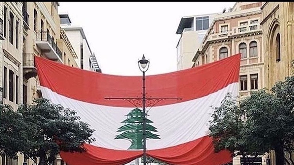 لبنان.. سيارة تدهس عدداً من المحتجين