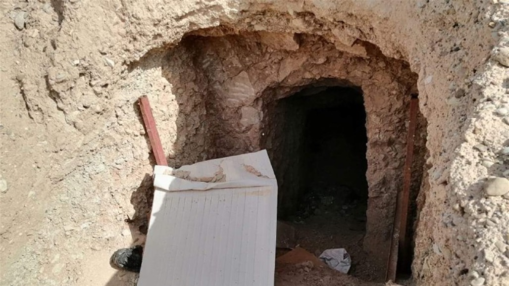 بالصور: العثور على نفقين لداعش في الانبار