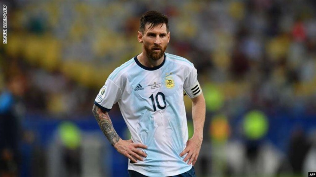 بالفيديو والصور: ميسي يكشف عن قميص المنتخب الأرجنتيني الجديد في كوبا أمريكا 