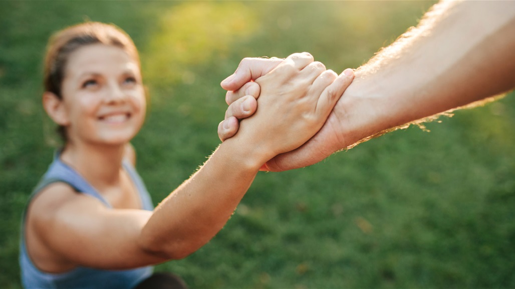 حالة غريبة.. سيدة تفقد السيطرة على جسدها كلما شاهدت ''رجل جذاب''