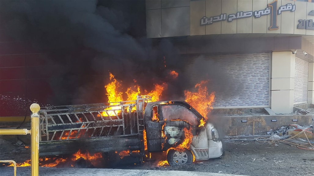 الدفاع المدني يخمد نيراناً التهمت "كيا حمل" في صلاح الدين (صور)