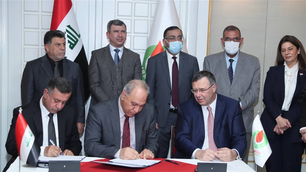 النفط تتفق مع شركة فرنسية على تنفيذ أربعة مشاريع "عملاقة"