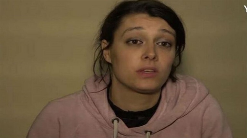 اشهر "داعشية" تخلع نقابها وتطالب بالعودة إلى بلدها