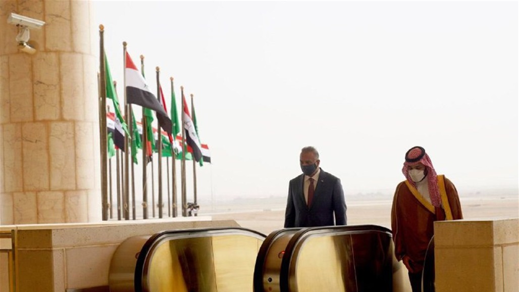 بالصور.. الكاظمي وبن سلمان في عربة صغيرة
