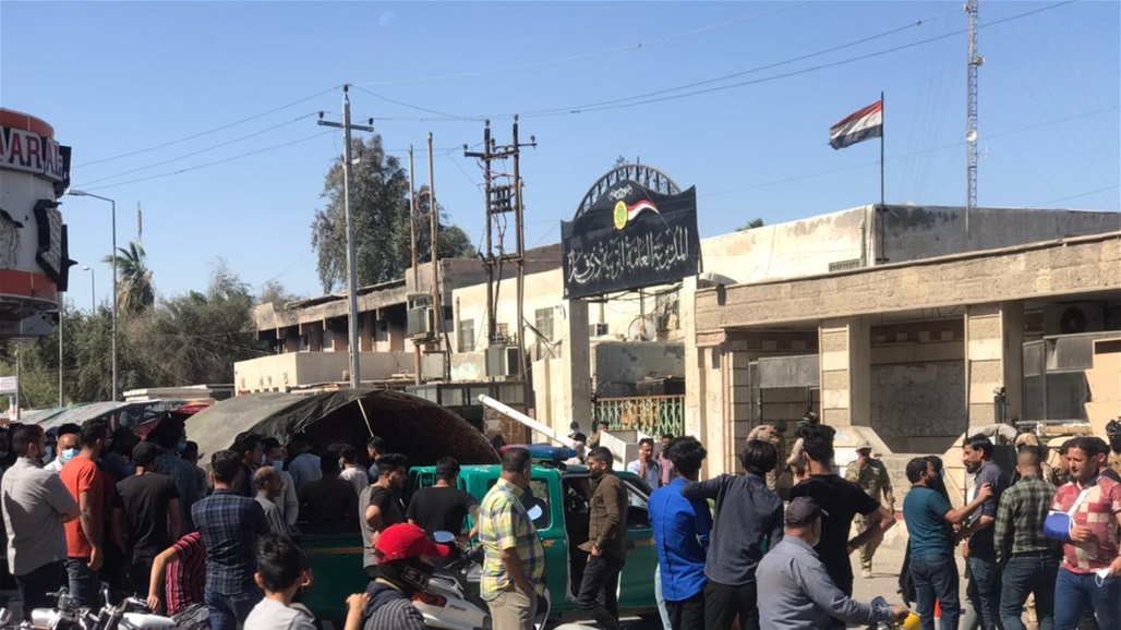 بالصور: المحاضرون المجانيون ينظمون تظاهرات في عدة محافظات ويغلقون مديريات التربية