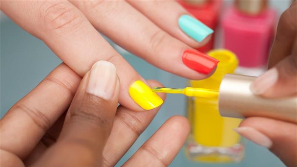 مخاطر خفية لطلاء الأظافر.. احذريها!