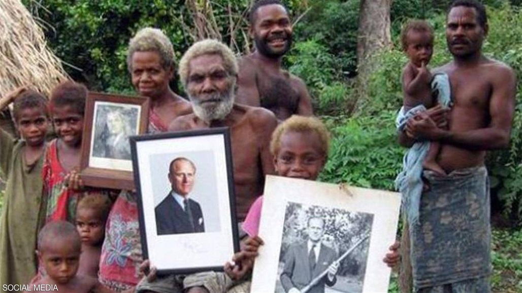 قبيلة "تعبد" الأمير فيليب وتعتبره "إلاهاً"، تودّعه بالنحيب