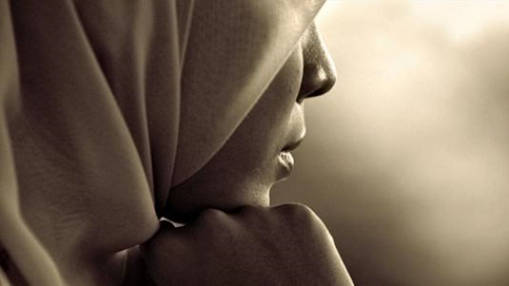 بالصور: زوجة نجم شهير تظهر بالحجاب وتحدث ضجة 