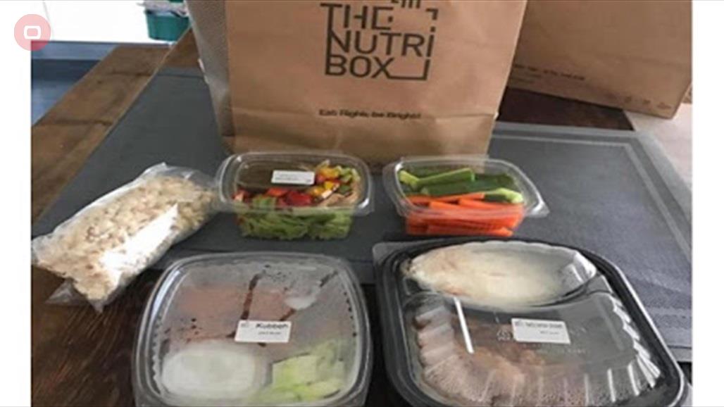 بالصورة: عائلة أسترالية تعثر على ثعبان حي في وجبة طعام جاهز