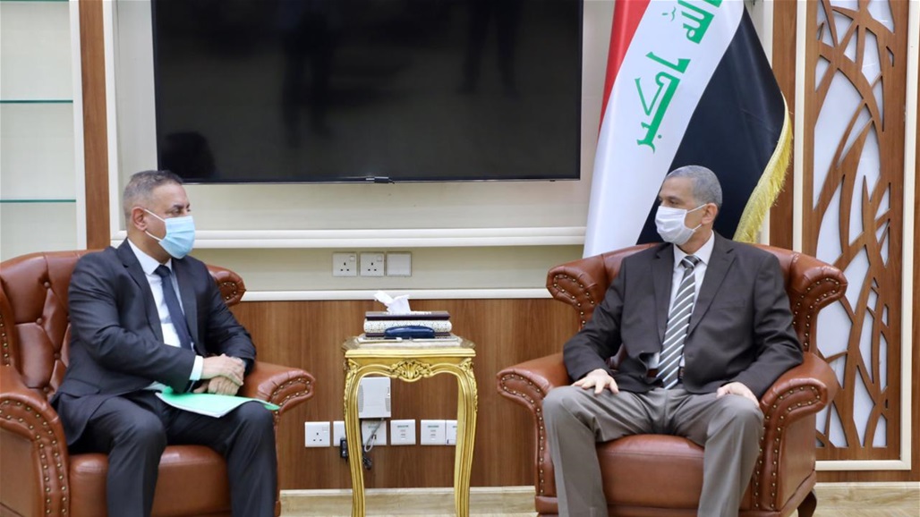 وزير الداخلية ومحافظ ذي قار يبحثان بسط الأمن وترسيخ السلم الأهلي