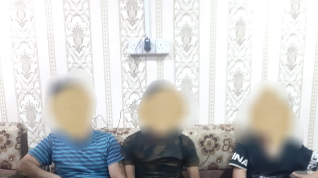 بالصورة: القبض على ثلاثة متهمين وضبط بحوزتهم اسلحة في البصرة