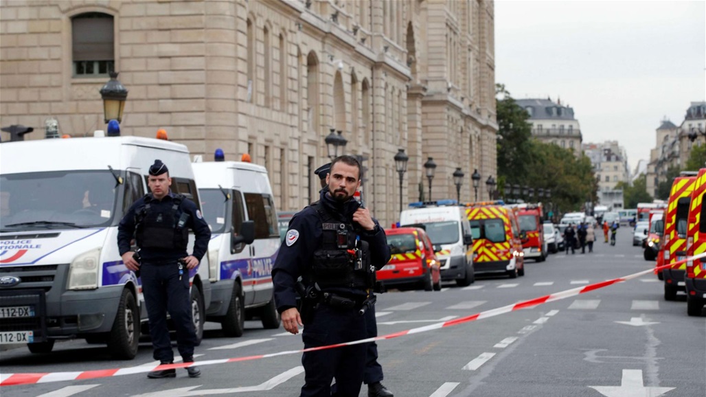 مسلح يحمل جنسية عربية يقتل شرطية فرنسية قرب باريس
