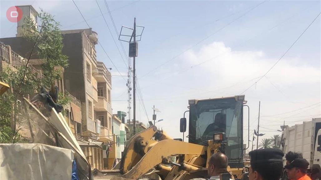 الاعتداء على موظفين مكلفين بإزالة التجاوزات بمدينة الصدر وامانة بغداد تستنكر (صور)