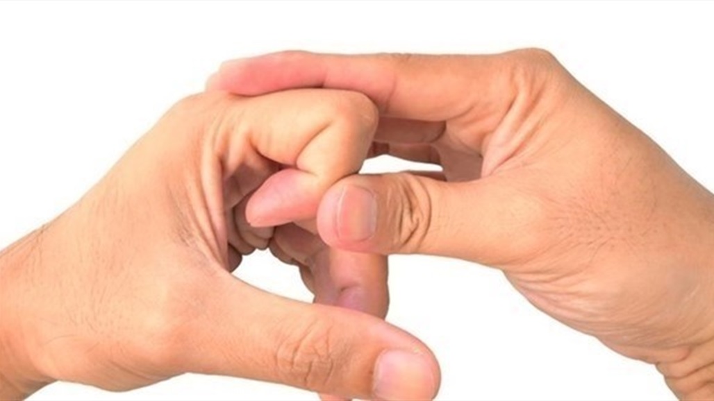 لهذه الأسباب عليك التوقف عن طقطقة أصابعك