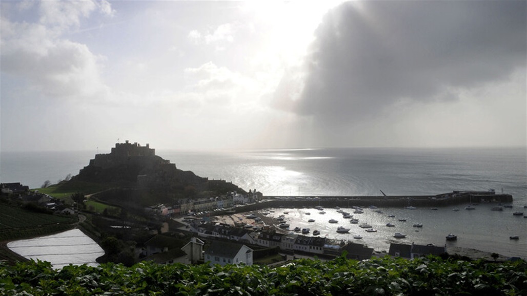 فرنسا ترفض الحلول الوسطى مع بريطانيا