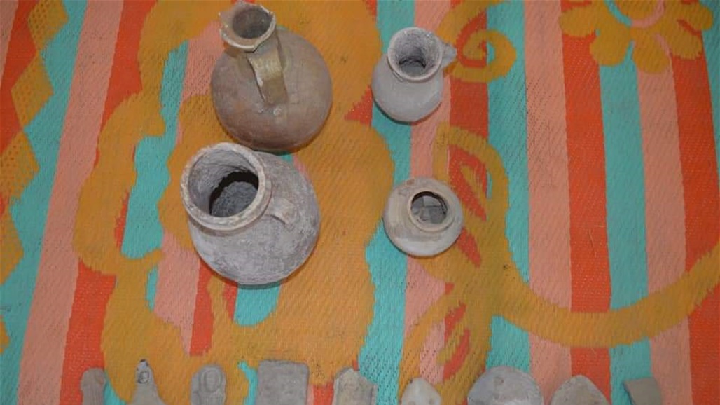 نجفي يسلم حماية الآثار والتراث عشرات القطع الأثرية والمسكوكة