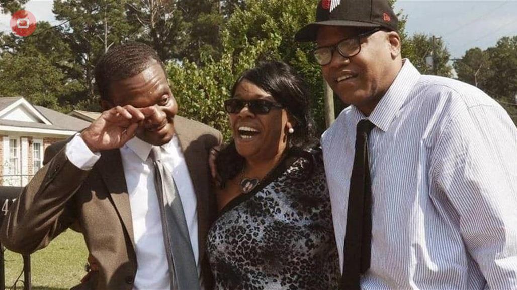 بعد 31 سنة في السجن.. تبرئة اخوين ومنحهما ثروة طائلة