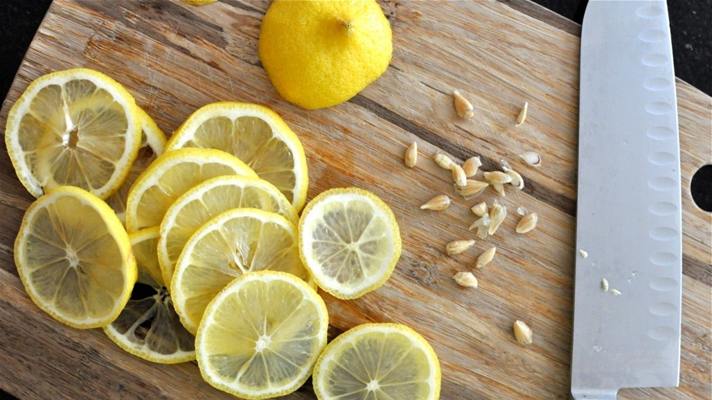 بعد اليوم لا ترمِ بذور الليمون.. فوائدها لا تصدّق!