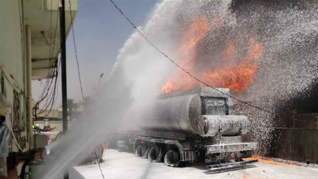 قبل وقوع "كارثة".. إخماد حريق داخل محطة وقود في كركوك (صور)