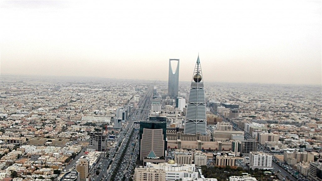 شاهد.. لص يسرق سيارة بداخلها امرأة في السعودية