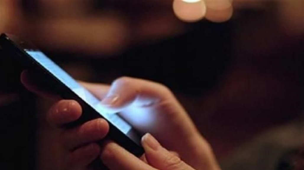 ضبطها تتحدث مع شاب.. أب يتفنن في تعذيب أبنته
