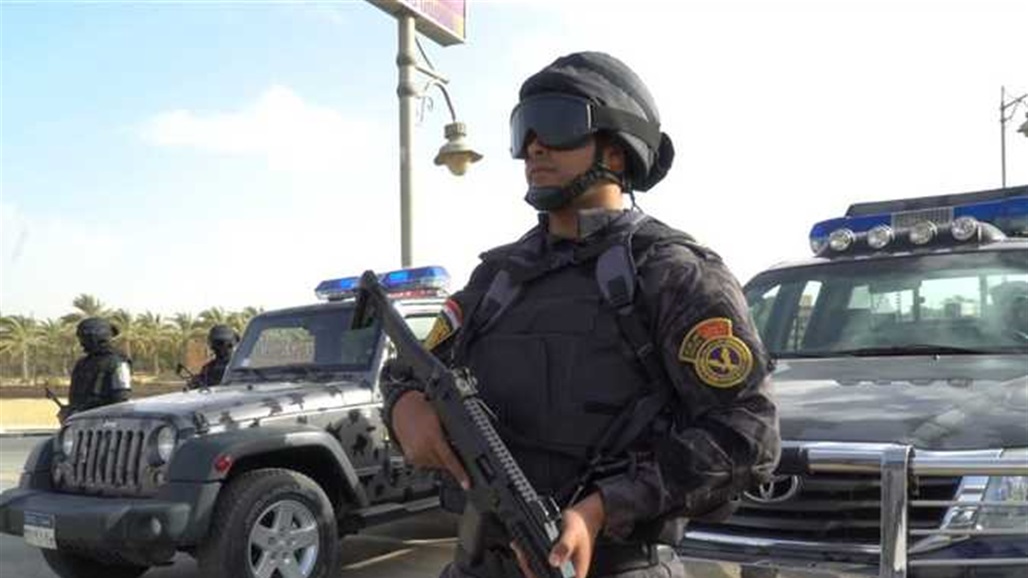 دهنه بالعسل وتركه للحشرات.. رجل يعذب ابنه بوحشية (صورة)