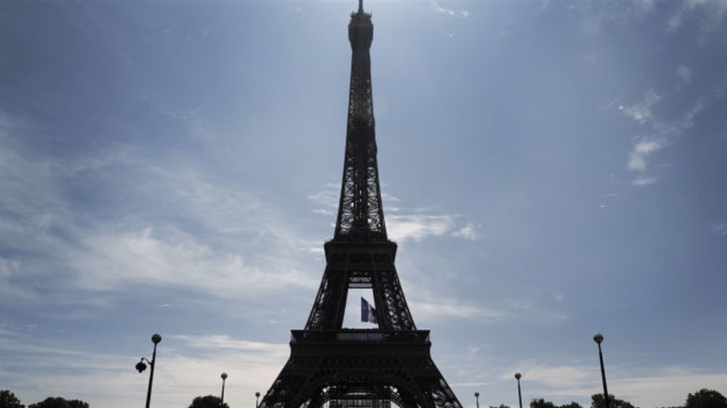 صور تثير موجة من الجدل... برج "إيفل" ينتقل الى بلد عربي!