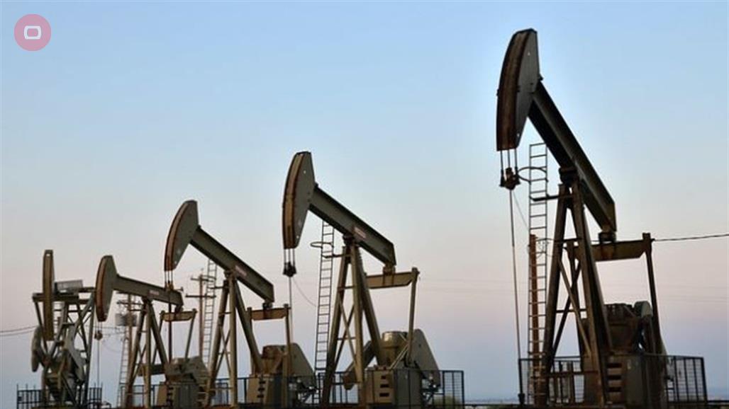 النفط يواصل ذروة اسعاره في عامين رغم انخفاضه نسبيا