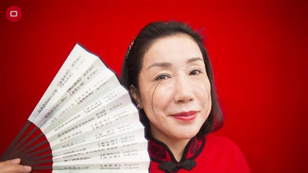 بالصور: صاحبة اطول رموش في العالم تثير حيرة الاطباء