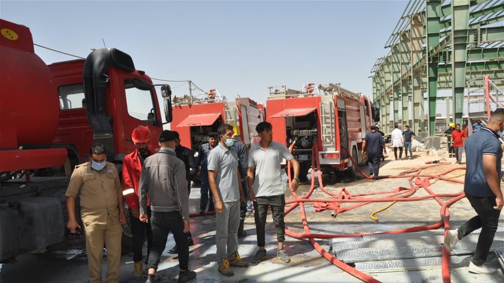 الدفاع المدني تخمد حريقاً في معمل ألبان في كربلاء (صور)