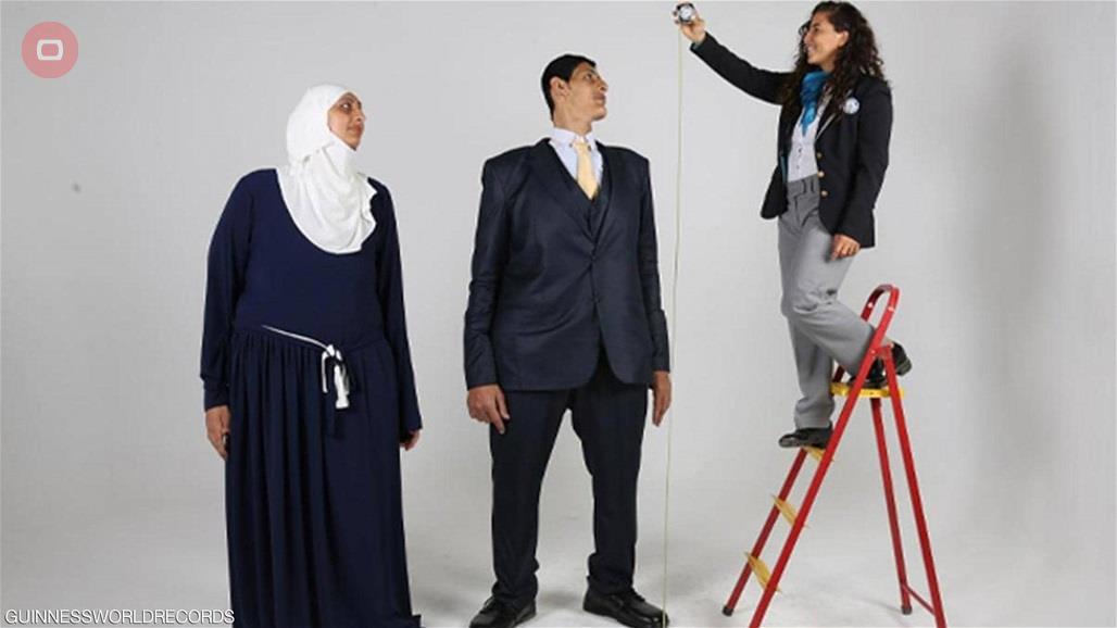 رجل وشقيقته يحطمان 5 أرقام قياسية بسبب طولهما الفارع (صور)