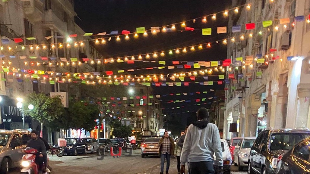 رقص جريء لفتيات رفقة مجموعة من الشباب في مصر.. والاهالي تطالب بتدخل سريع (فيديو) 