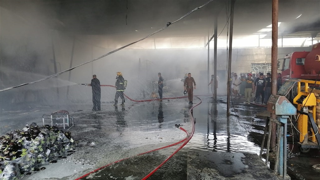 بالصور.. حريق ضخم يلتهم علوة للخضار في النجف