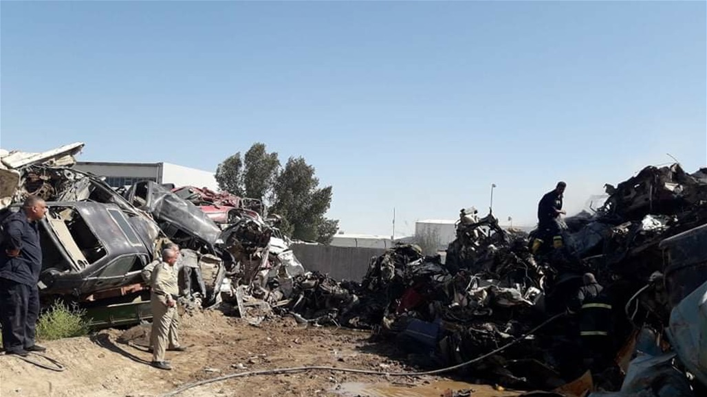 حريق في مقبرة العجلات القديمة.. الدفاع المدني يتدخل (صور)