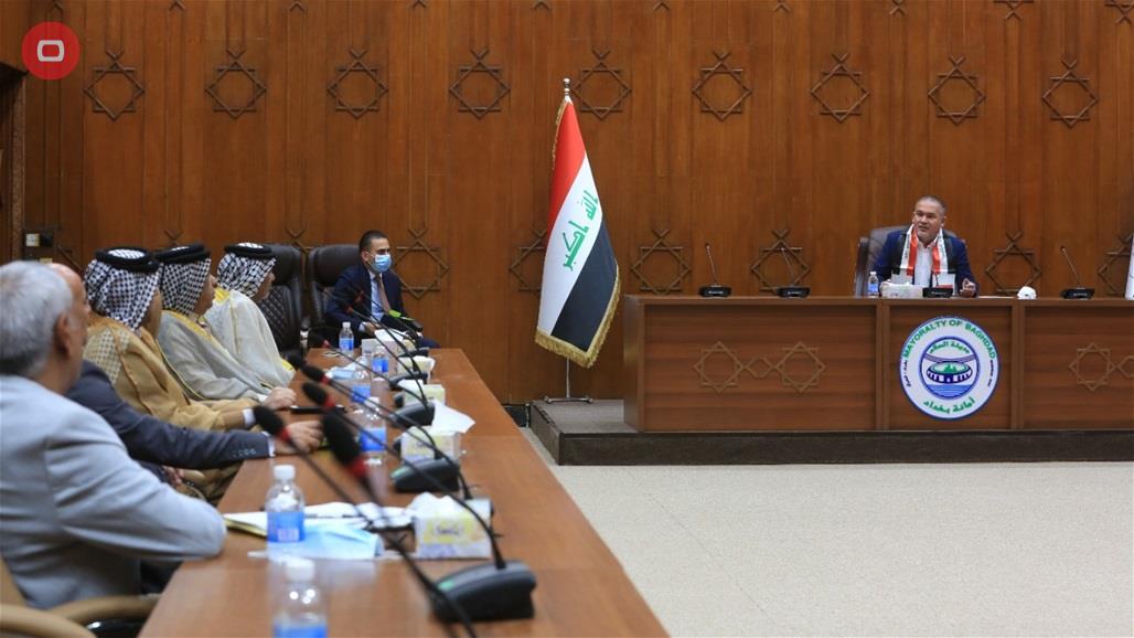 امين بغداد يوجه باكساء ازقة وتنفيذ شبكة جديدة للصرف الصحي باحدى مناطق الكرخ