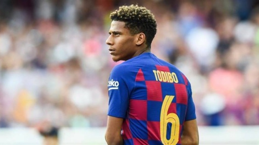 برشلونة يعلن رحيل مدافعه الفرنسي