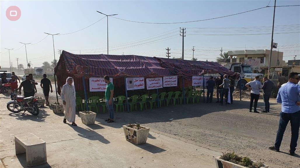 مواطنون غاضبون يقطعون طريق المقدادية خانقين الدولي احتجاجا على تردي الكهرباء