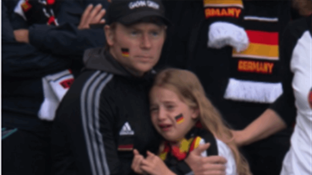 بريطاني يجمع مبلغا ماليا كبيرا للطفلة الباكية في يورو 2020