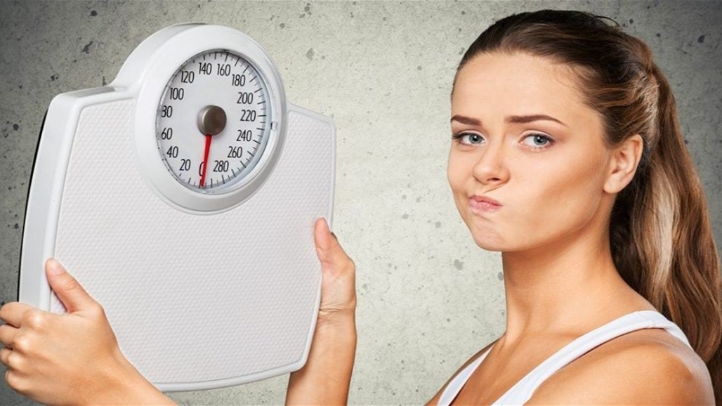 أتعانين من زيادة الوزن رغم قلة الأكل؟ اليك السبب!