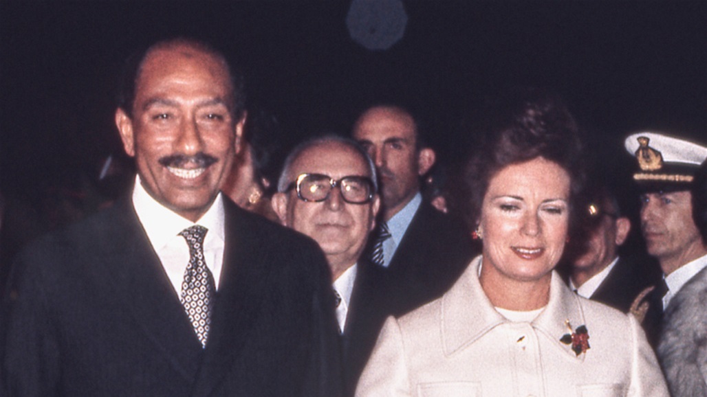 مصر.. جنازة عسكرية لقرينة السادات هي الاولى من نوعها