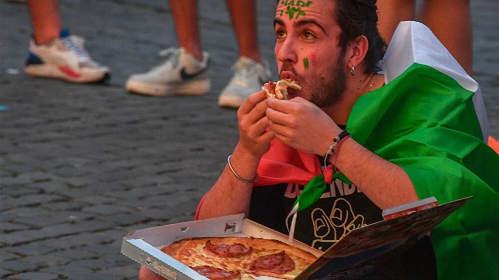 الأناناس والبيتزا.. ما قصة الصورة الأشهر في نهائي "يورو 2020"؟