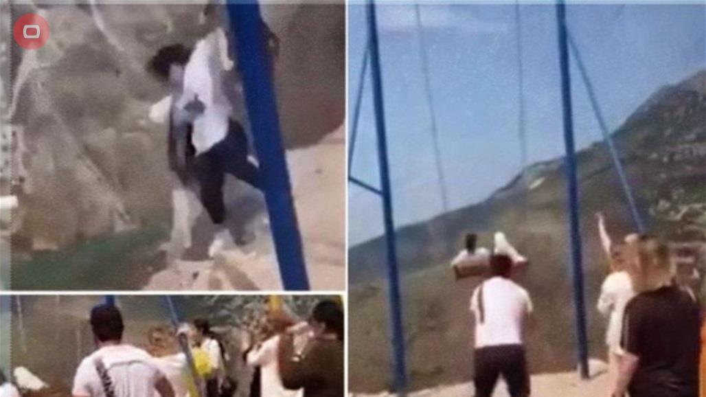 فيديو مرعب.. سقوط امرأتين من ارجوحة على حافة جبل شاهق