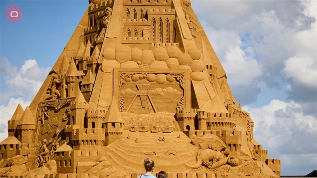 فيديو لقلعة كورونا المذهلة المصنوعة من الرمال بارتفاع 21 مترا