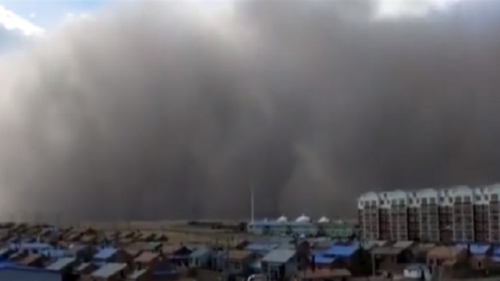 بالفيديو.. عاصفة رملية عملاقة تبتلع مدينة في الصين