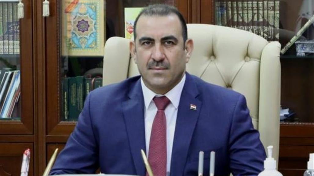 حاملا رسالة خطية من الكاظمي.. وزير التخطيط يصل الى الكويت 