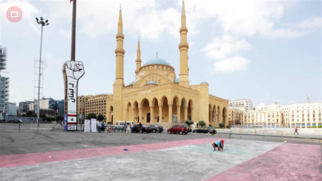 لبناني يدخل موسوعة "غينيس" بعد رسم علم بلاده على مساحة كبيرة بالطبشور