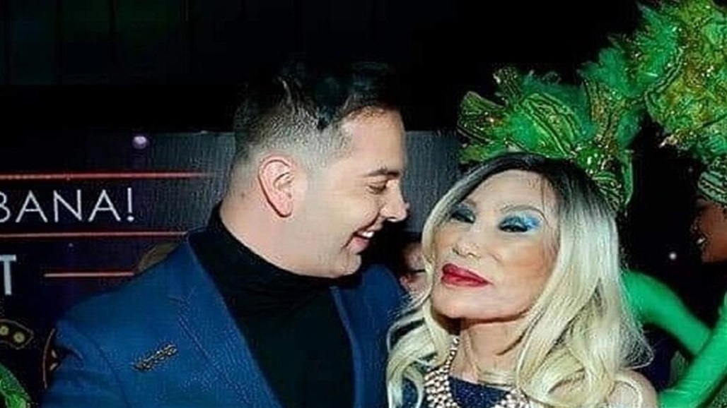 الفنانة "لين ماي" تثير الجدل بإعلان حملها في عمر الـ68