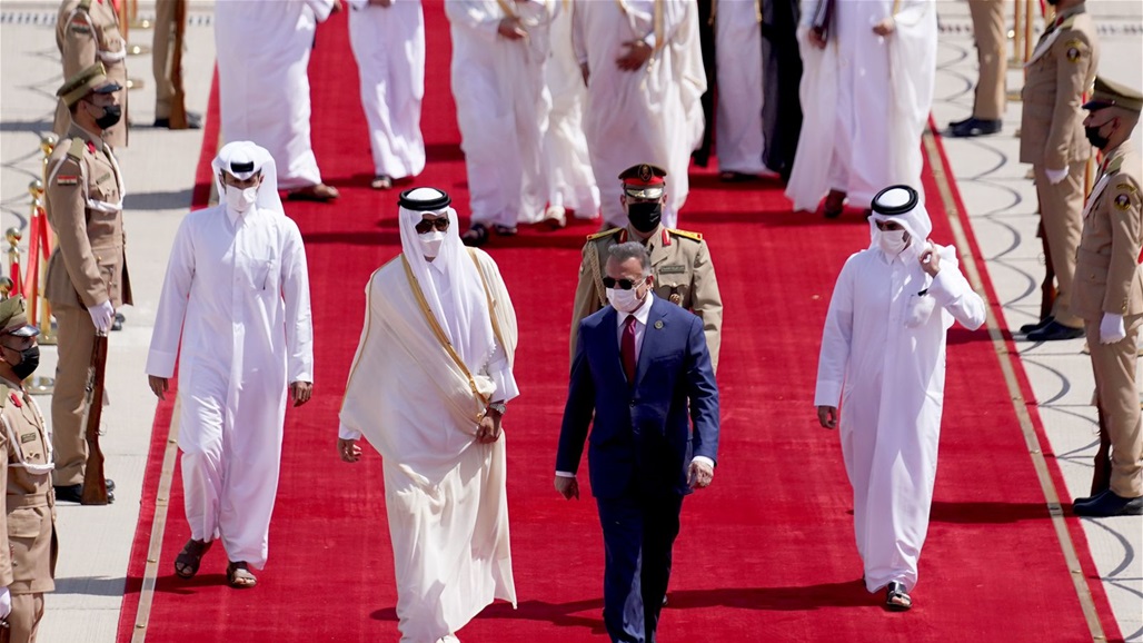 الكاظمي يستقبل امير دولة قطر في مطار بغداد