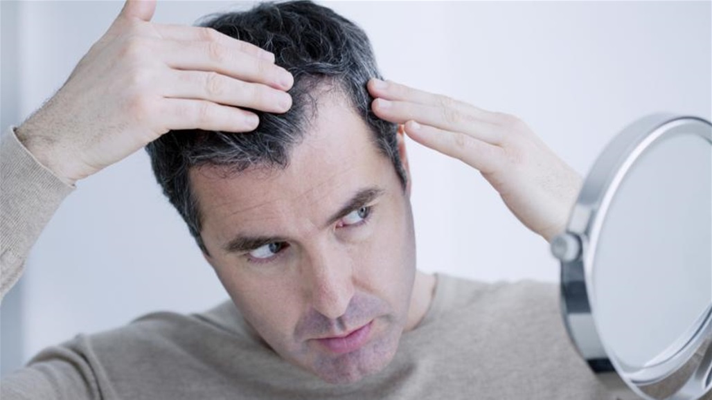 طبيب يشرح سبب "شيب الشعر" ويوضح طريقة تأخيره
