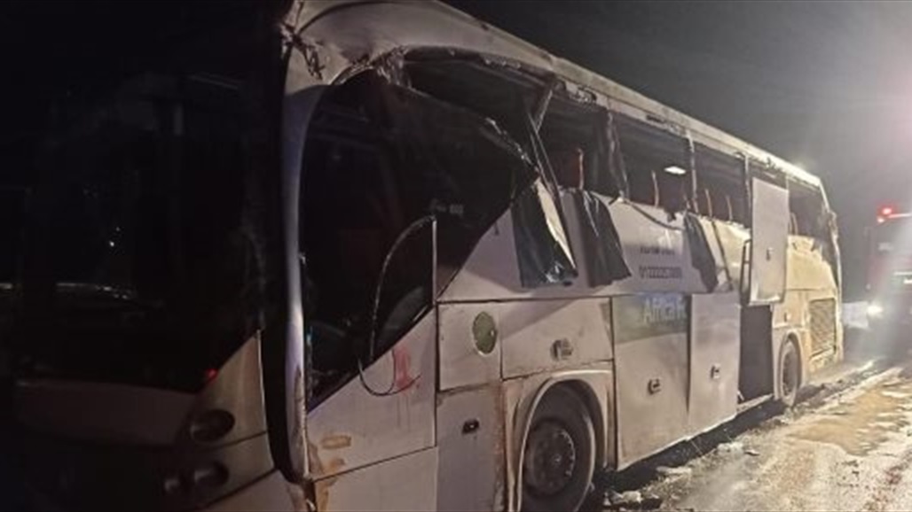 مصرع واصابة 46 شخصا بانقلاب حافلة كبيرة في مصر (فيديو)